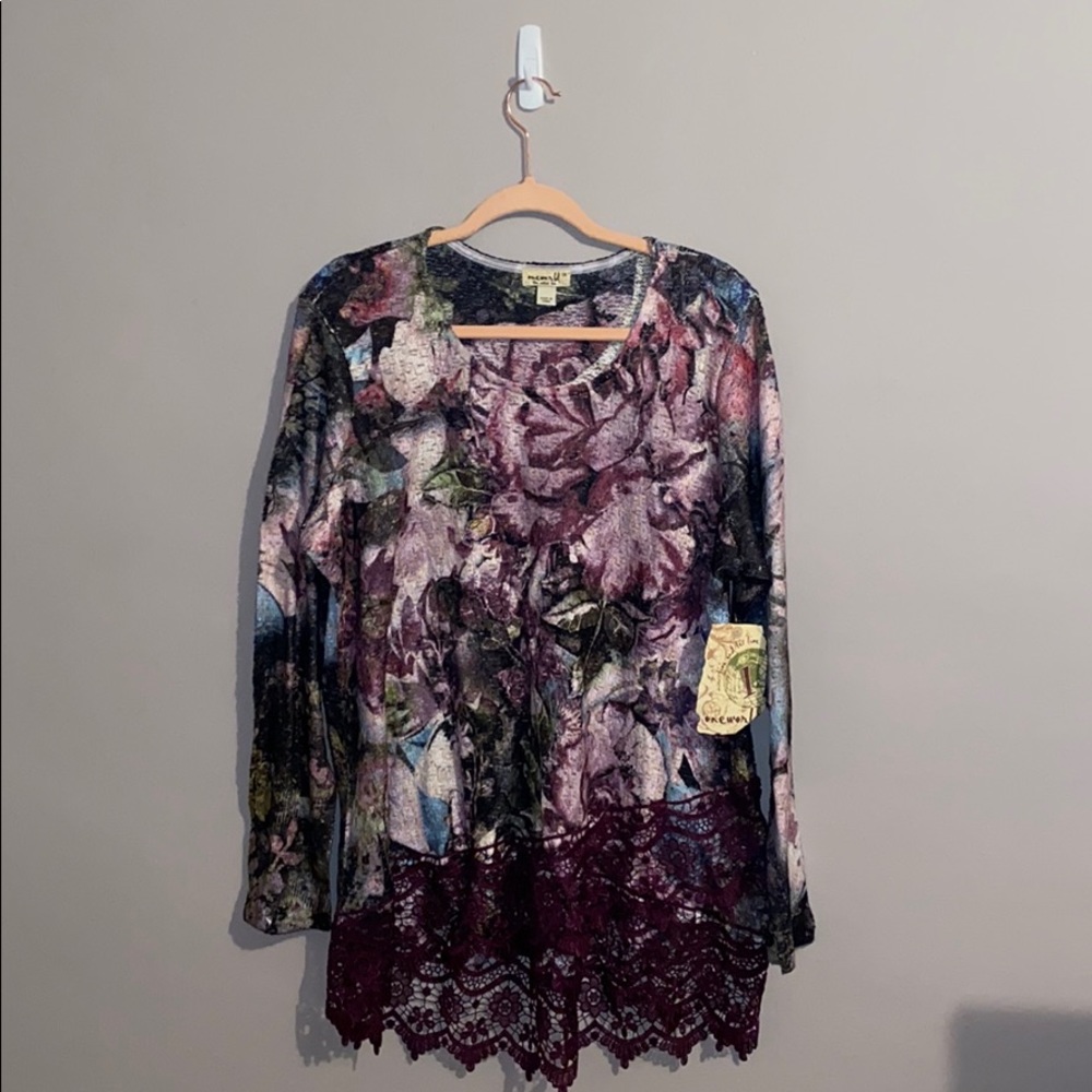 Long sleeve with lace